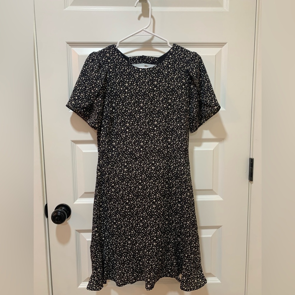 Boutique/ C: Black/White/ S: Small